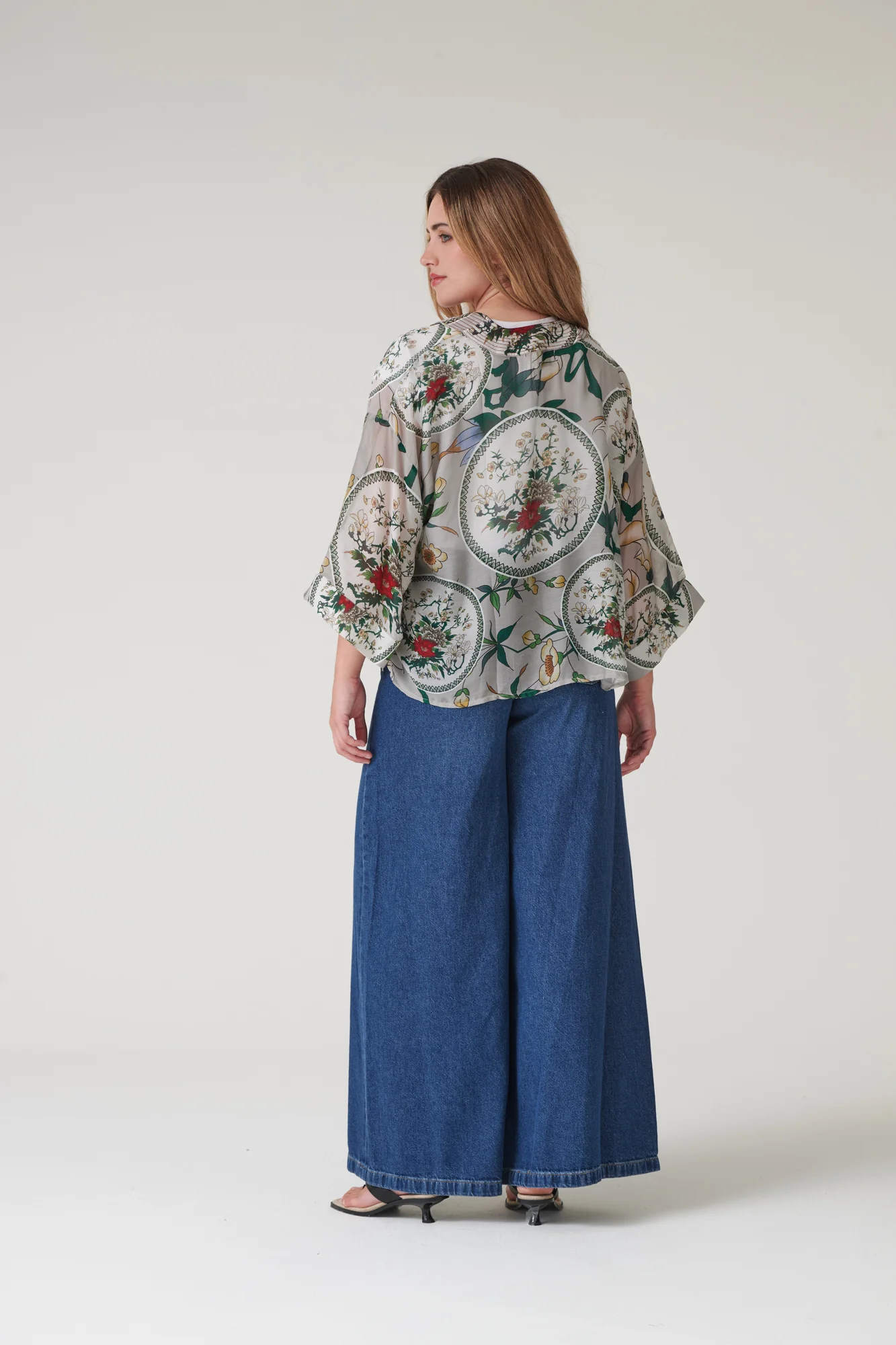 One Hundred Stars Lightweight Short Kimono Magnolia Plates Putty Print - KIMMGPPUT - Image 4