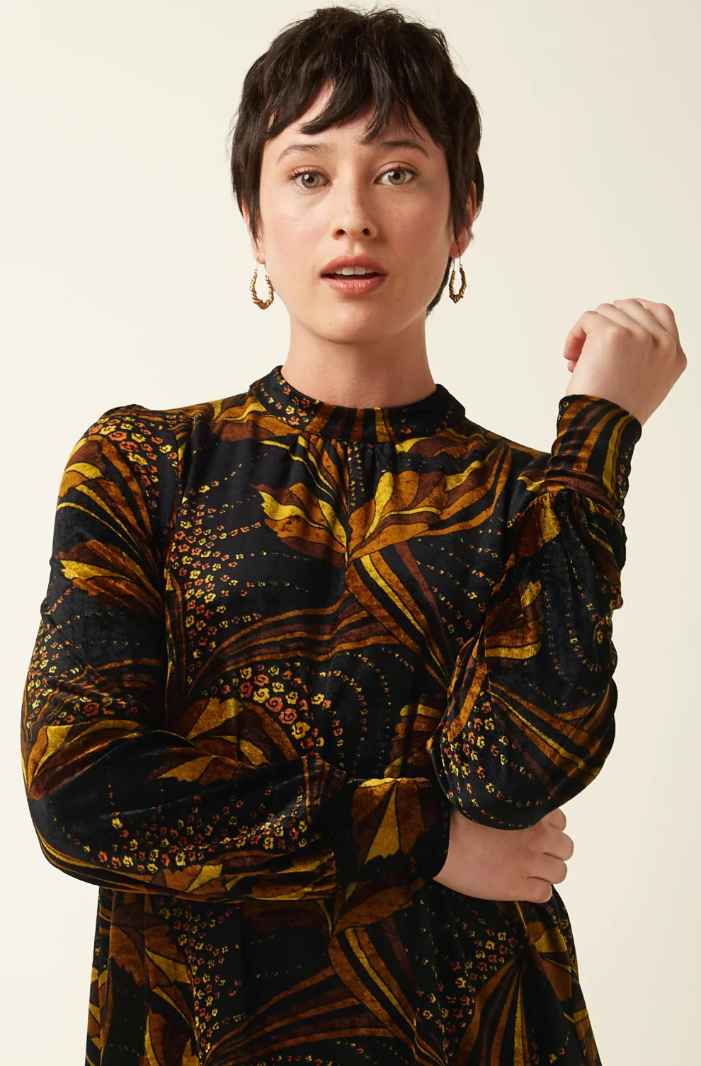 SANDY Velvet High Neck Swing Dress in Shimmy Print - Image 4