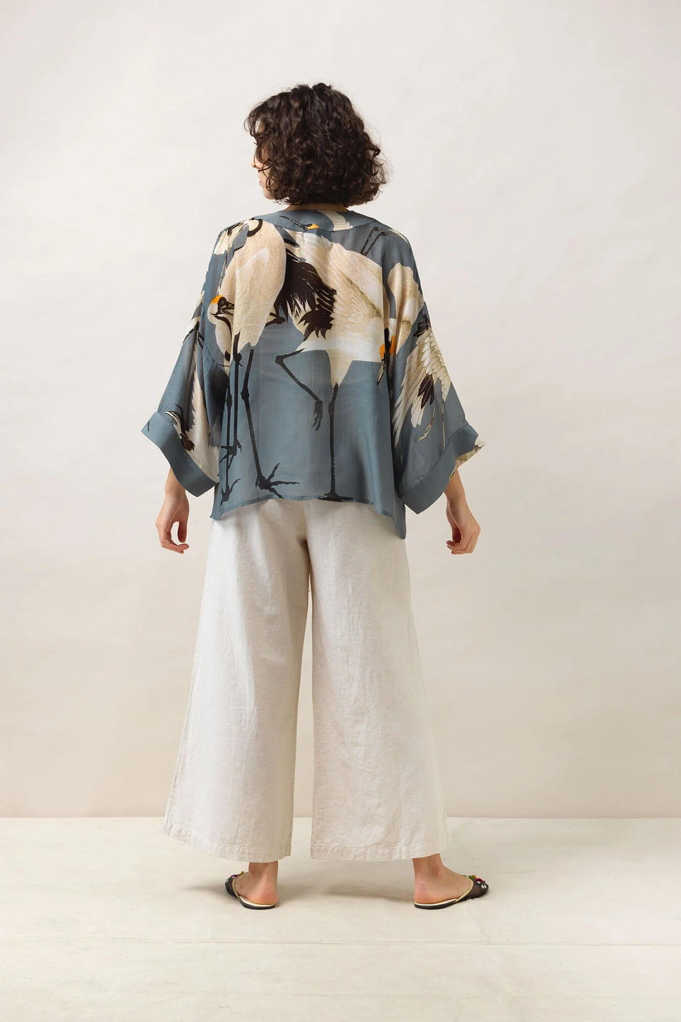 Short Lightweight Kimono in Stork Print- Slate Grey KIMSTOSLA - Image 3