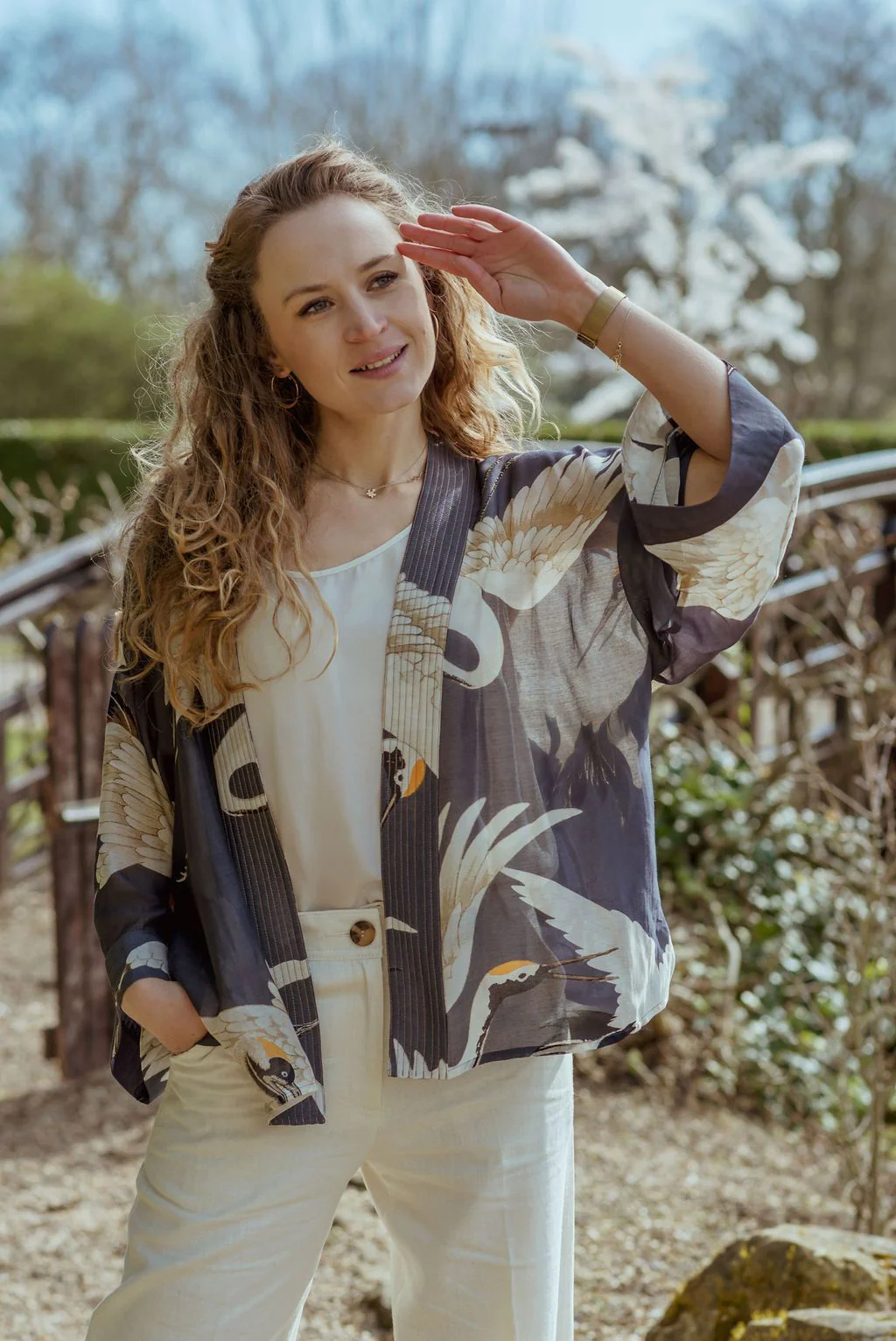 Short Lightweight Kimono in Stork Print- Slate Grey KIMSTOSLA - Image 4