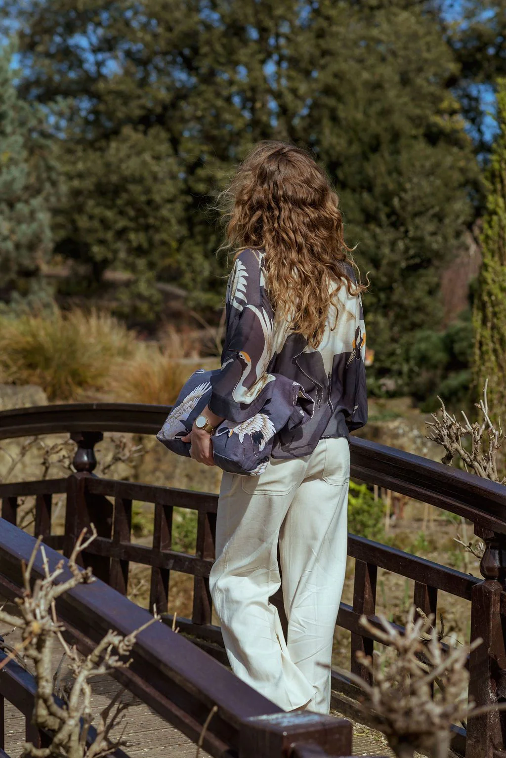 Short Lightweight Kimono in Stork Print- Slate Grey KIMSTOSLA - Image 5